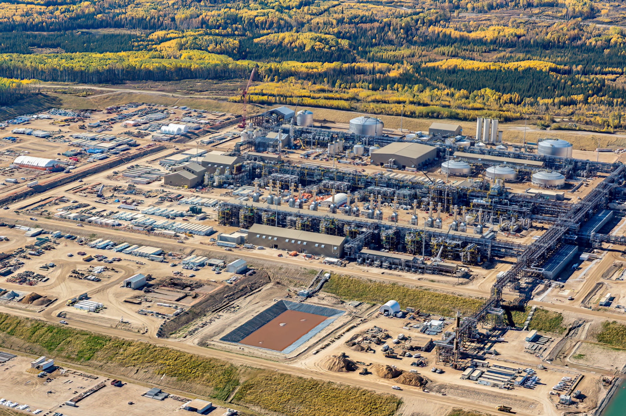 Integrated oil and gas production facility